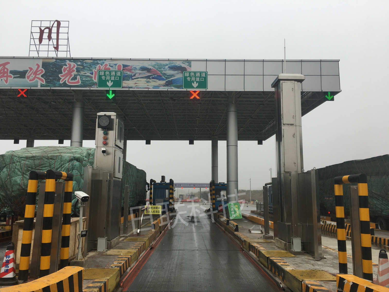 高速公路“綠色通道”=“逃費通道”？ ——X光車輛檢查系統(tǒng)捍衛(wèi)政策初心